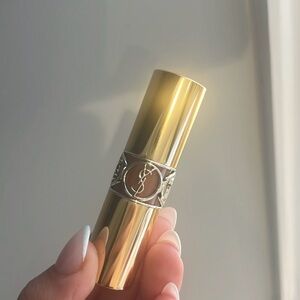 YSL VOLUPTE SHINE 
121 Beige Satin